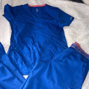 Touch by Med Couture Women's Kerri V-Neck Shirttail Solid Scrub Top